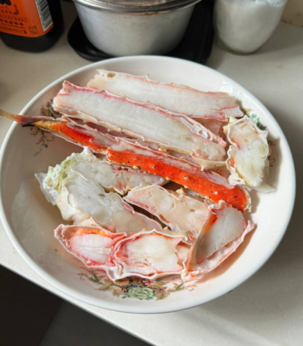 Click to view full screen Super Colossal Red King Crab Legs photo review